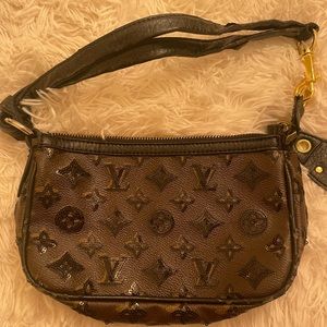 Louis Vuitton accessory clutch